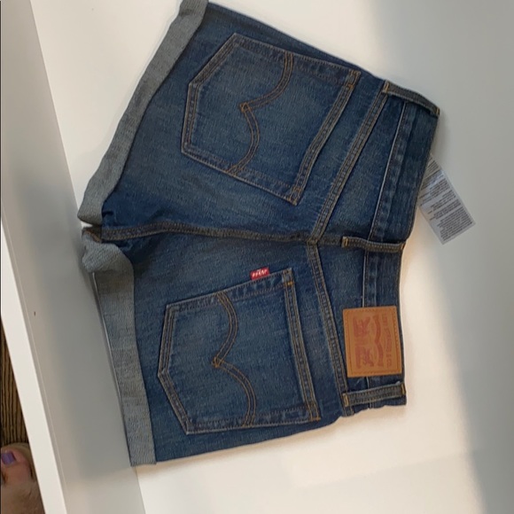 Brand new Levi shorts - Picture 2 of 4